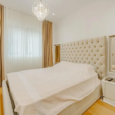 Apartment Rafailovici Lux